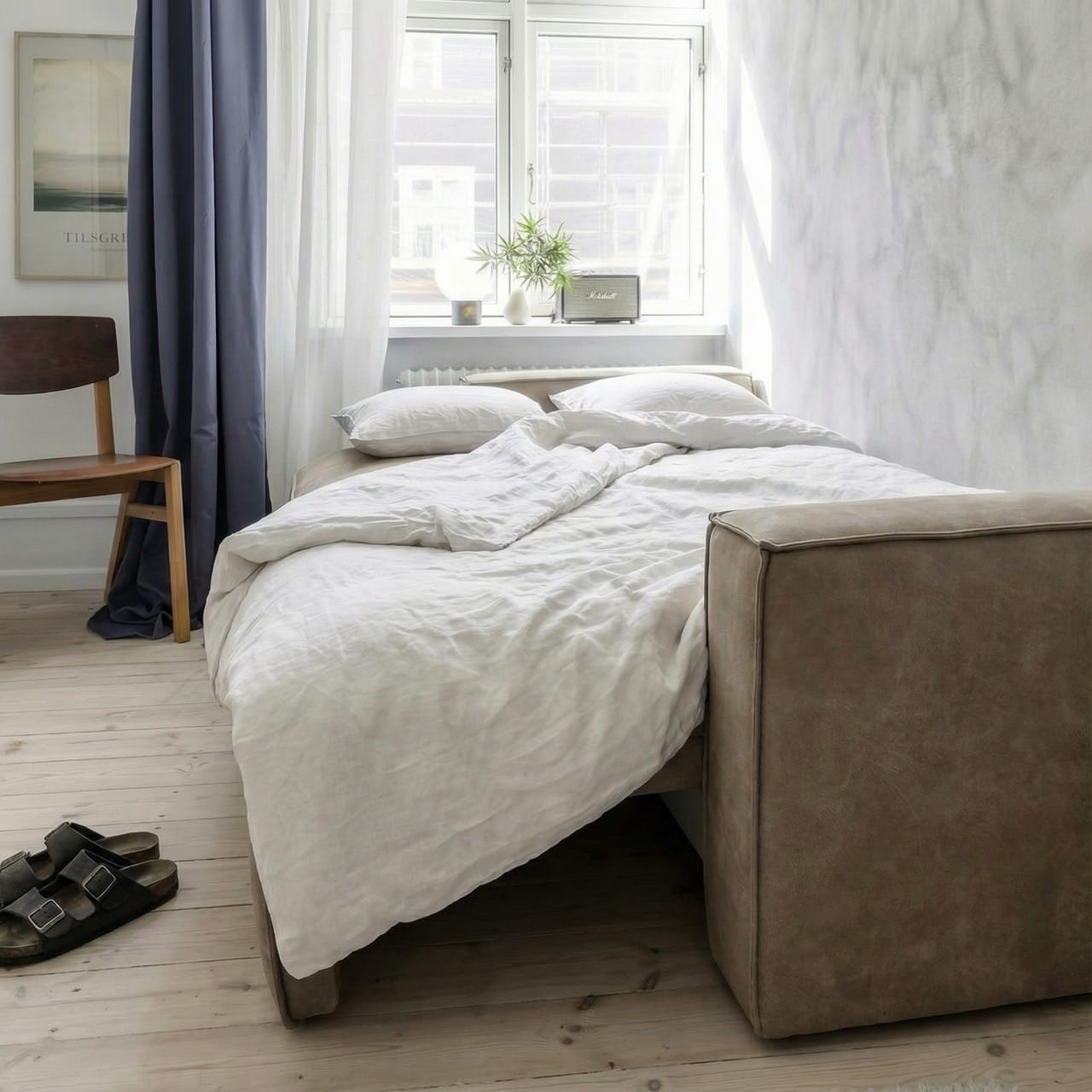 Detalje af sovesofa med skjult mekanisme og elegant design