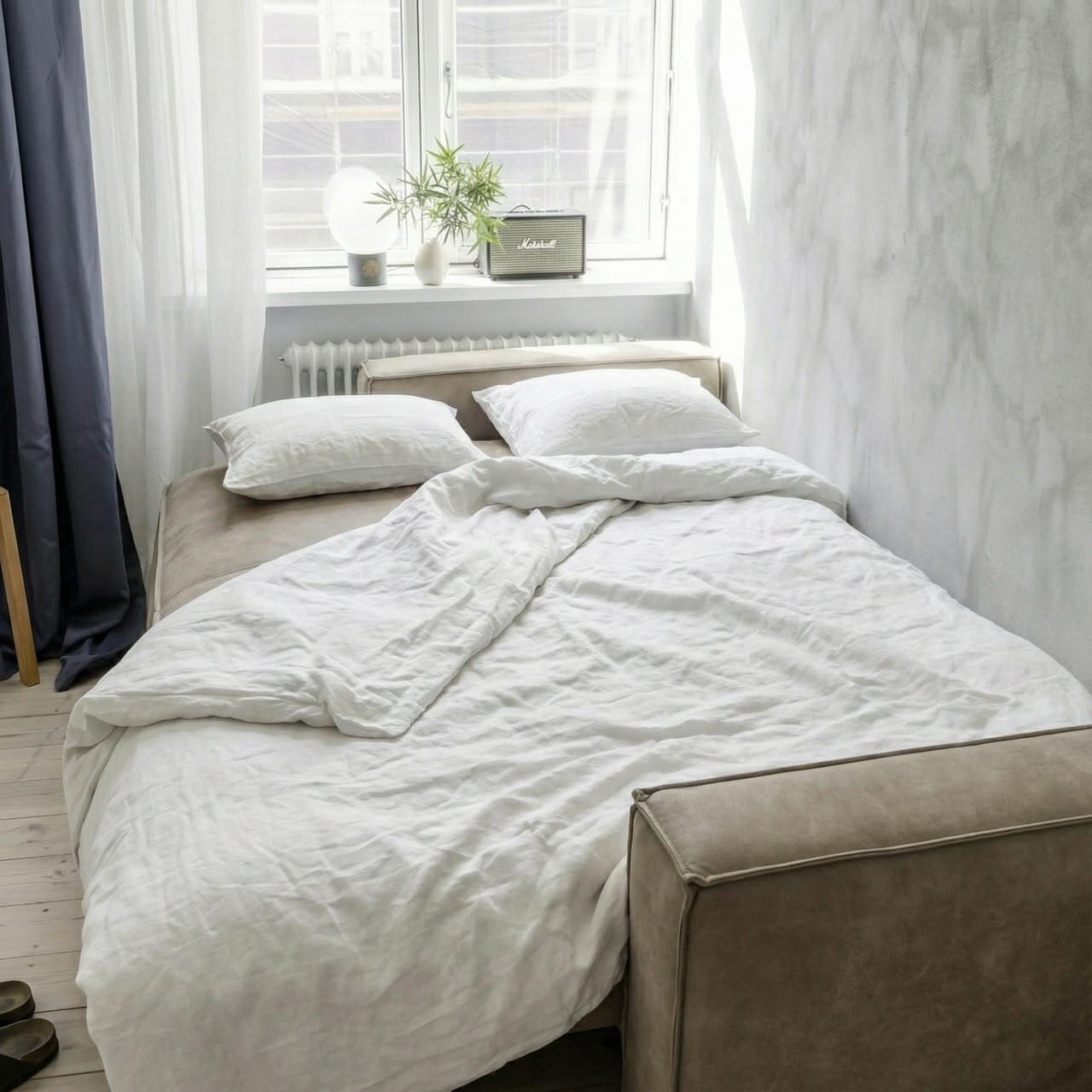 Europæisk håndværk — sovesofa under produktion på værksted