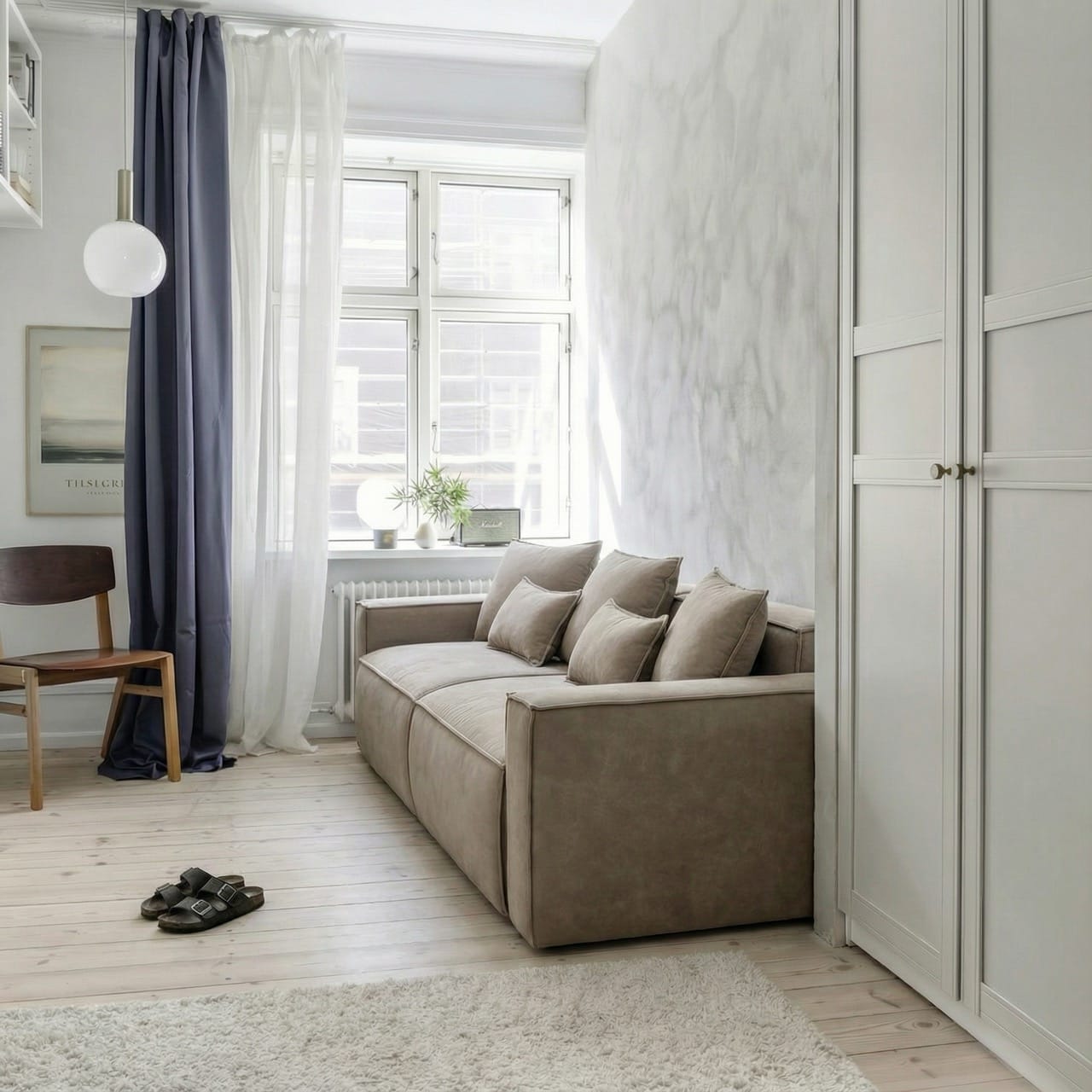 Sovesofa i stuen der holder på hemmeligheden